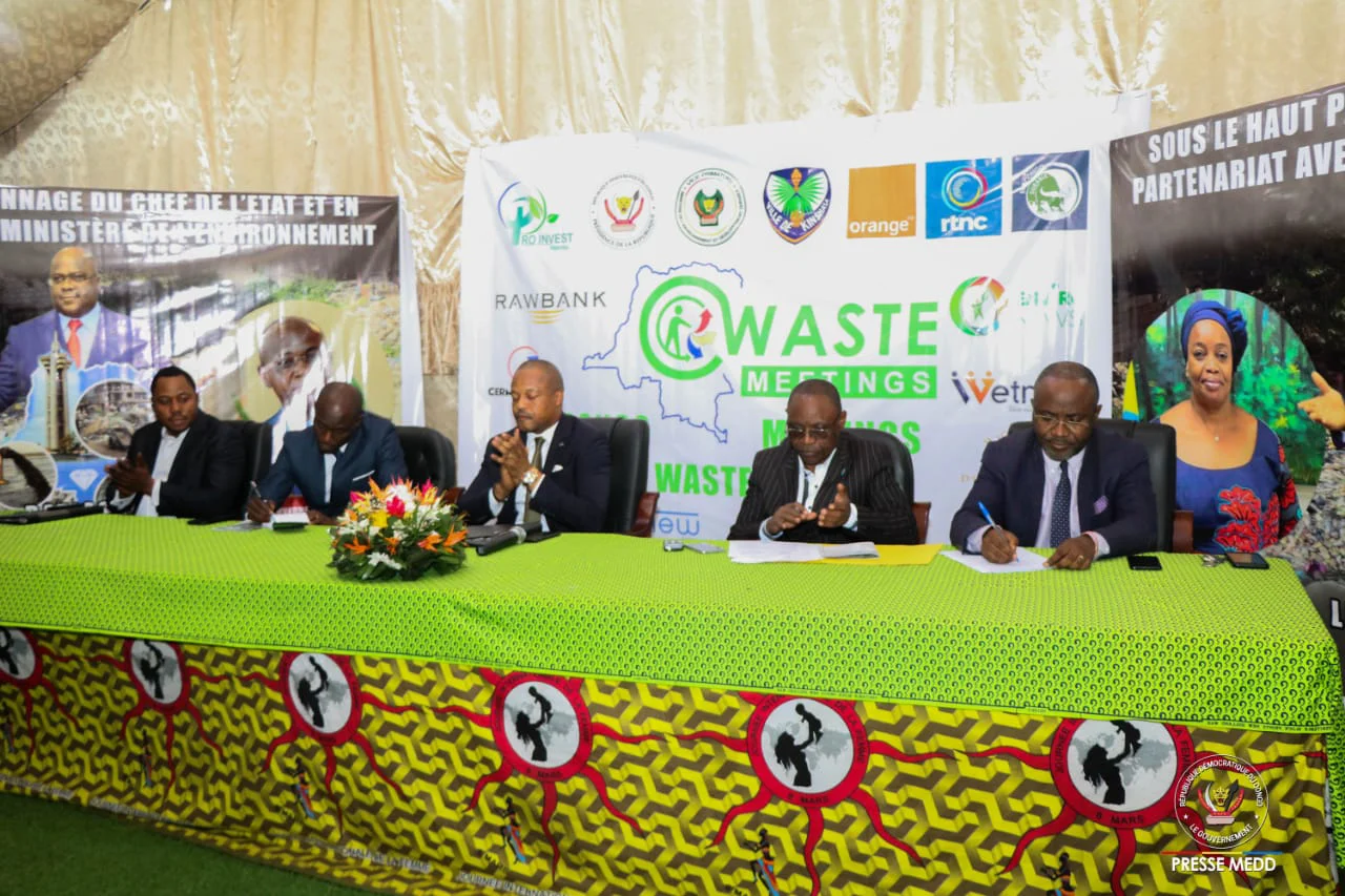 Table ronde et échanges institutionnels pendant COWASTE Kinshasa