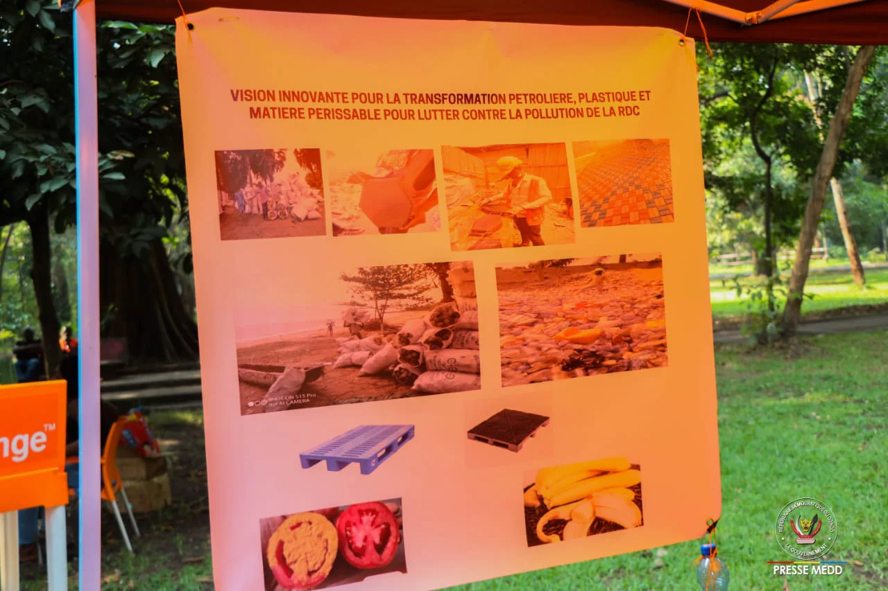 Présentation et échanges durant l'édition 2022 de COWASTE
